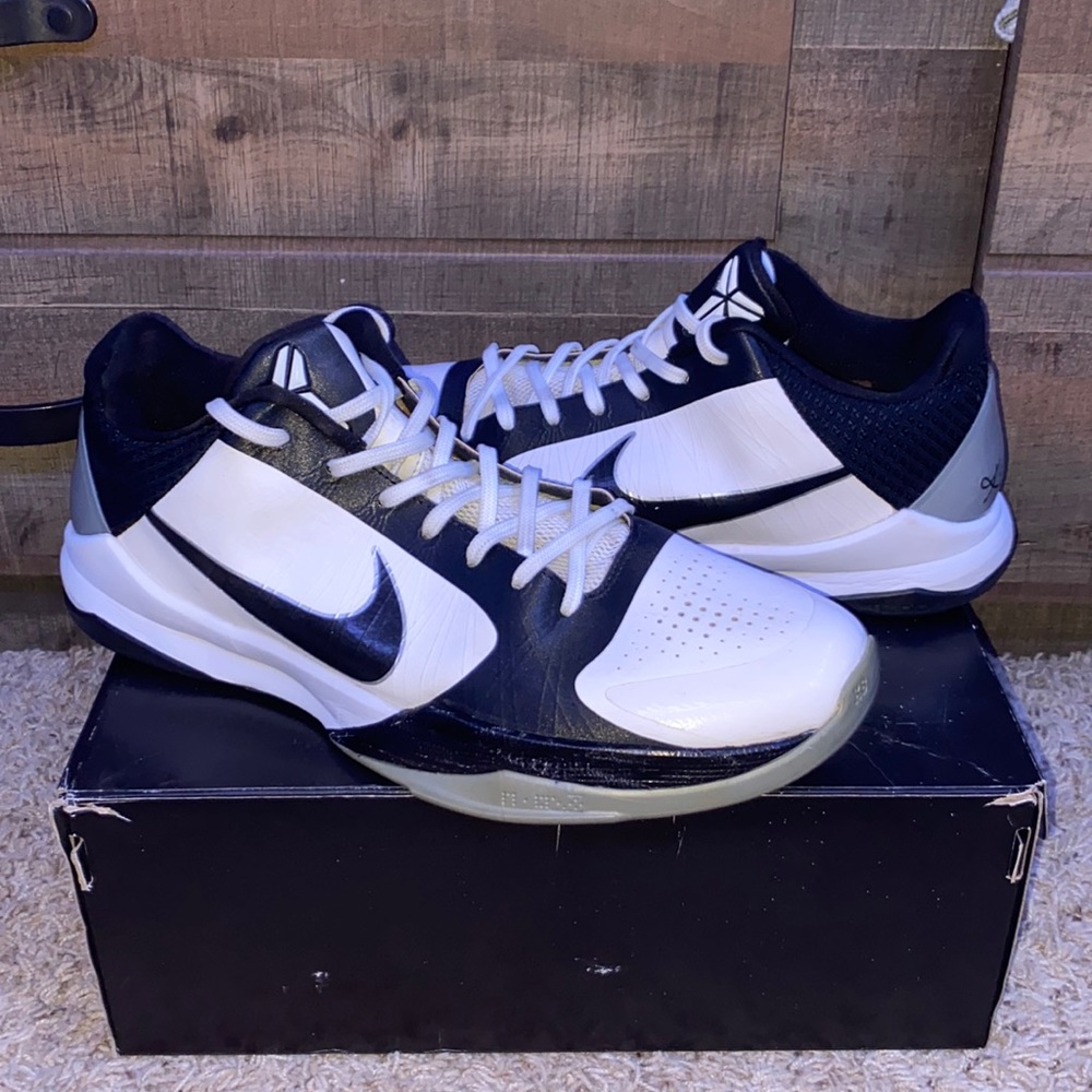 Kobe 5 (White and Black)